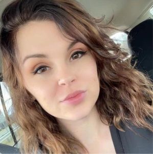 Meet your Posher, Brooke